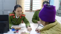 Nữ cán bộ Công an xã làm theo lời dạy của Bác