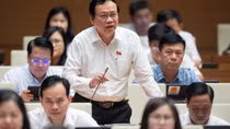 Cán bộ không làm gì cũng là một loại "tự diễn biến"