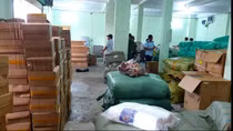 Xe đầu kéo vận chuyển hàng ngàn sản phẩm hàng hóa không rõ nguồn gốc