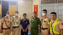 CSGT bắt đối tượng “ăn mồi đêm khuya”