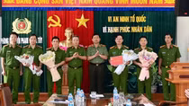 Khen thưởng lực lượng triệt phá "động bay lắc" tại quán karaoke