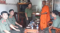 Công an tỉnh Vĩnh Long chúc Tết Chôl Chnăm Thmây