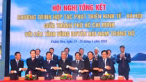 Ký kết hợp tác phát triển giữa TP Hồ Chí Minh với 6 tỉnh vùng duyên hải Nam Trung bộ
