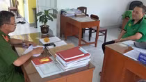 Trộm tiền, vàng của đồng nghiệp đem "nộp" đường dây cá độ bóng đá