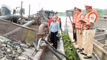 Nhiều đối tượng khai thác cát trái phép trên sông Đáy