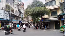 “Chiều mùa thu gió về rộng trên phố phường”