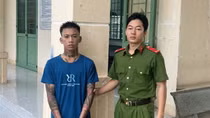 Tạm giữ hình sự kẻ dùng búa bổ vào đầu thiếu niên 16 tuổi
