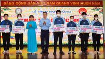 Trao 42 suất học bổng “Thắp sáng ước mơ” cho sinh viên giỏi