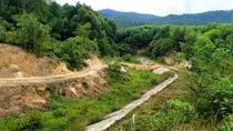 Đội vốn gấp đôi, kè chống sạt lở vẫn ngổn ngang