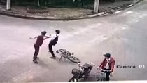 Bắt tạm giam người cha đánh bạn học của con nhập viện