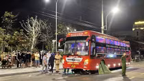 Bắt khẩn cấp lái xe khách tông xe máy khiến hai người chết