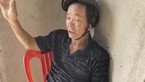 Mâu thuẫn gia đình, chồng dùng dao phay "nói chuyện" với vợ