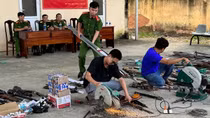 Tiêu hủy hàng chục khẩu súng, vũ khí tự chế thu giữ trong dân