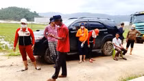 Tạm ứng tiền công trả hai nhóm thợ bị nhà thầu phụ thi công cao tốc “xù nợ”