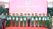 Bàn giao phương tiện cho Công an các đơn vị, địa phương An Giang