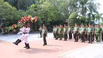 Đoàn đại biểu Đảng ủy Công an Trung ương, Bộ Công an dâng hương tại Khu di tich Nha Công an Trung ương