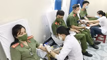 220 CBCS Công an Phú Yên hiến máu cứu người bệnh