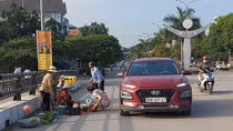 Nhức nhối tình trạng lấn chiếm vỉa hè bán hàng rong ở Bỉm Sơn