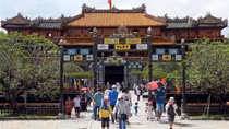 Miền Bắc còn mưa vài nơi, nắng nóng gia tăng ở miền Trung