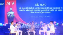 Cảnh sát cơ động bồi dưỡng chuyên môn nghệ thuật, nghiệp vụ văn hoá, văn nghệ