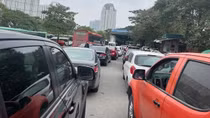 Ôtô "dồn toa" chờ đăng kiểm