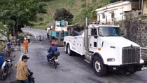 Đường sắt Bắc – Nam đã thông tuyến trở lại sau vụ xe đầu kéo chết máy giữa đường ray