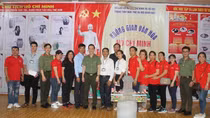 Cơ quan đại diện Cục Truyền thông CAND TP Hồ Chí Minh trao quà từ thiện tại Bình Phước