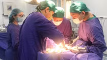 Sự may mắn của người đàn ông bị ngừng tim trong đêm giao thừa