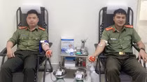 Hai chiến sĩ Công an Sơn La hiến máu cứu 2 cháu bé trong cơn nguy kịch