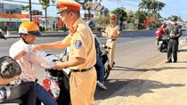 Mát lòng người dân trên hành trình trở lại thành phố sau Tết