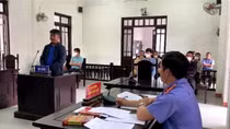 Lái xe đầu kéo chặn ngang cao tốc thách thức CSGT, nhận 12 tháng tù