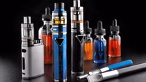 Nhiều học sinh ngộ độc nicotine và chất gây nghiện trong thuốc lá điện tử