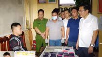 Ém 5 bánh heroin và hơn 10 ngàn viên hồng phiến trong balo