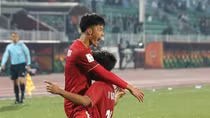 Thắng "nghẹt thở" Qatar, U20 Việt Nam dẫn đầu bảng B
