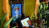 Truy tặng huy hiệu "Tuổi trẻ dũng cảm" cho Đại úy Trần Trung Hiếu