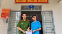 Thầy giáo tiểu học nhặt được 20 triệu đồng tìm trả người đánh rơi