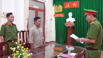 Khởi tố đối tượng khai thác cát sông trái phép