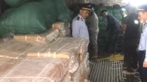 Cả chục tấn thịt trâu nhập lậu chuẩn bị “rúc” vào nhà hàng trâu giật, trâu tươi