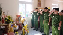Cục Cảnh sát quản lý trại giam thăm gia đình các liệt sĩ hi sinh ở Bảo Lộc