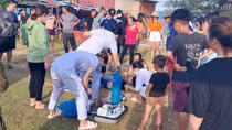 Tắm biển Quan Lạn bị sóng cuốn, 1 người tử vong