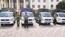 Công an Đắk Nông bàn giao ô tô tải chuyên dụng cho Công an 10 xã, thị trấn