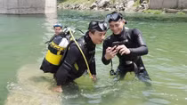 Người nhái ở Thủy điện Hòa Bình