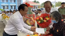 500 phần quà xuân đến bà con huyện Bến Lức