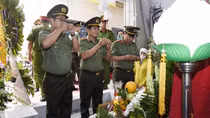 Đồng đội, người thân chia buồn cùng gia đình Thiếu tá Nguyễn Chí Nguyện