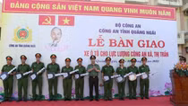 Bàn giao 50 xe ôtô chuyên dụng cho Công an xã, thị trấn
