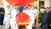 Giây phút đồng đội, nhân dân thương tiếc tiễn biệt Đại úy Trần Trung Hiếu