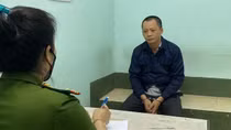 Tạm giữ cán bộ trật tự đô thị nhận hối lộ từ các tiểu thương