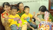 Lan tỏa yêu thương, sẻ chia từ chương trình "Mẹ đỡ đầu" ở Cà Mau