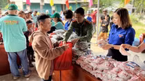 Đem "phiên chợ 0 đồng” đến với đồng bào khó khăn miền núi Quảng Nam