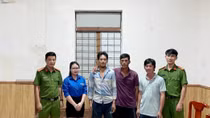 Công an giúp đỡ người đàn ông đi lạc từ Đồng Tháp ra Quảng Bình